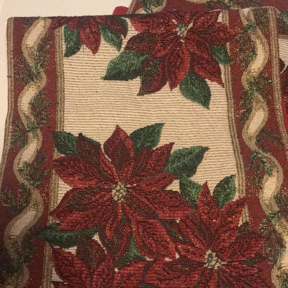 Pointesetta Holiday Table Runner 70 x 12.5